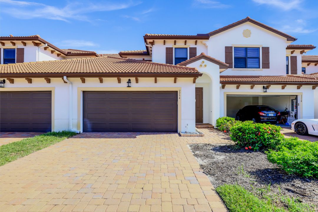 7754 Bristol Cir, Naples, FL 34120