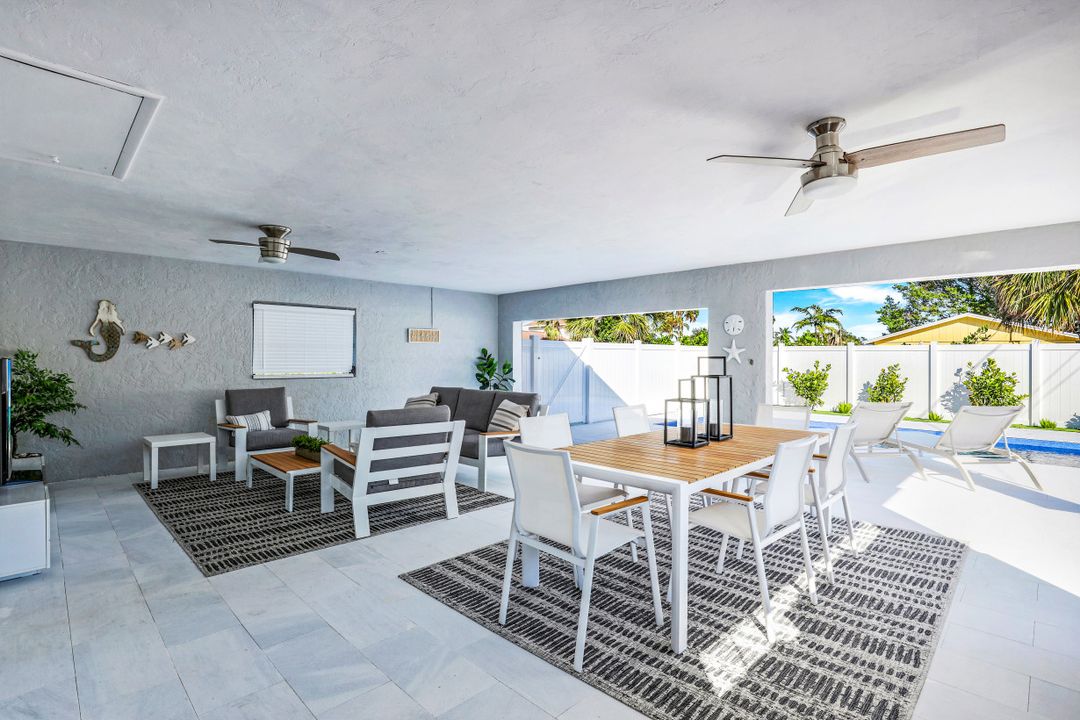 703 92nd Ave N, Naples, FL 34108