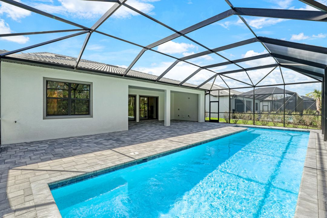 9547 Curlew Dr, Naples, FL 34120