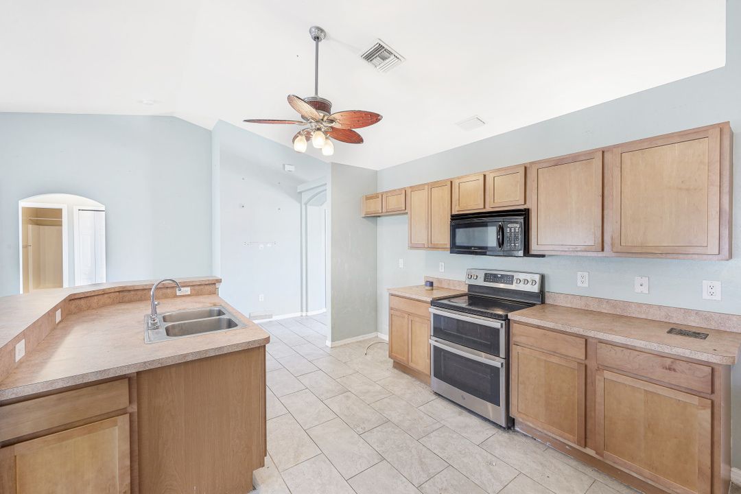 15736 Sunny Crest Ln, Fort Myers, FL 33905