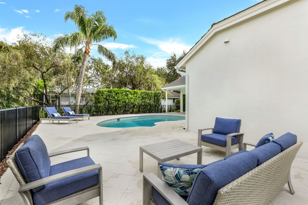 7525 Cordoba Cir, Naples, FL 34109