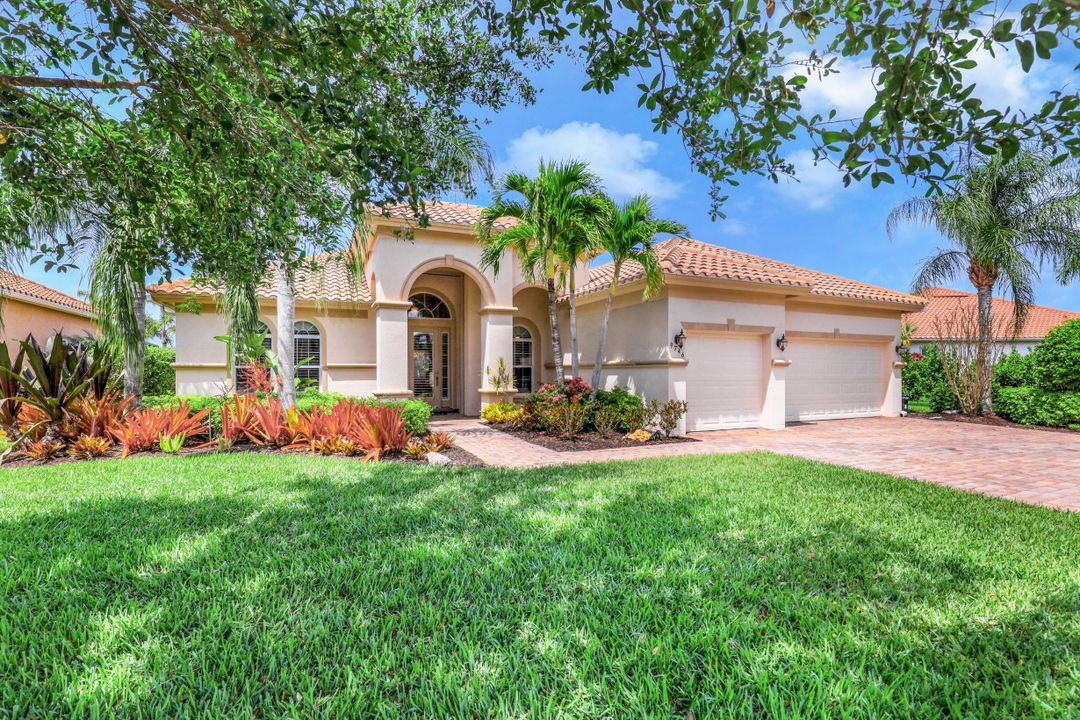 9746 Nickel Ridge Cir, Naples, FL 34120