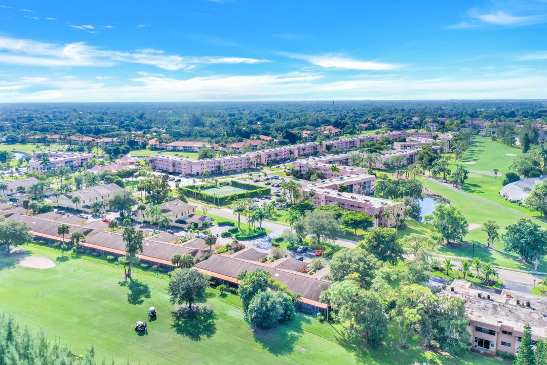 127 Forest Lakes Blvd, Naples, FL 34105