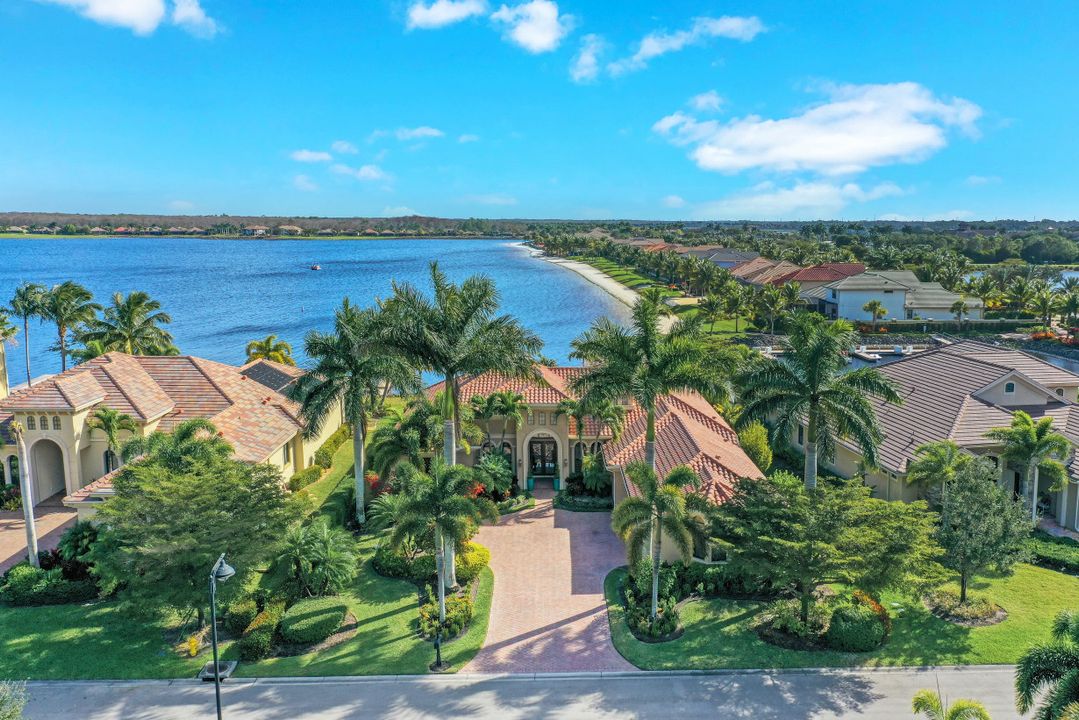 9214 Marble Stone Dr, Naples, FL 34120