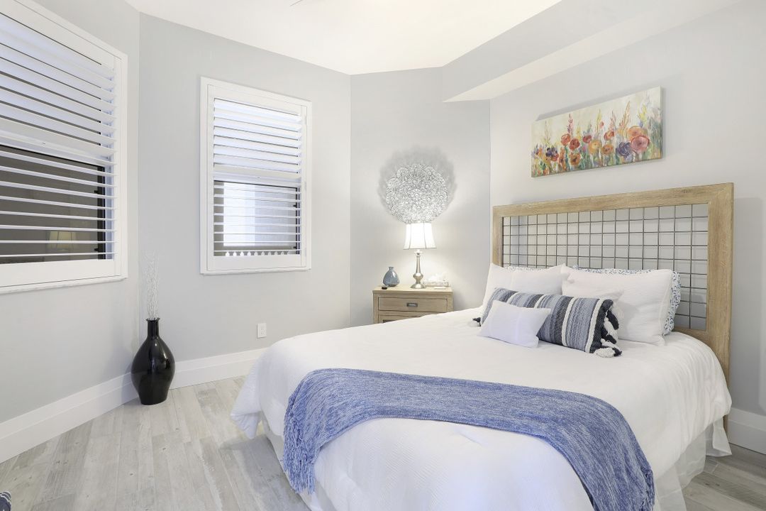 400 Flagship Dr #802, Naples, FL 34108