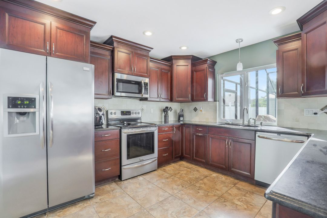 423 SW 39th St, Cape Coral, FL 33914