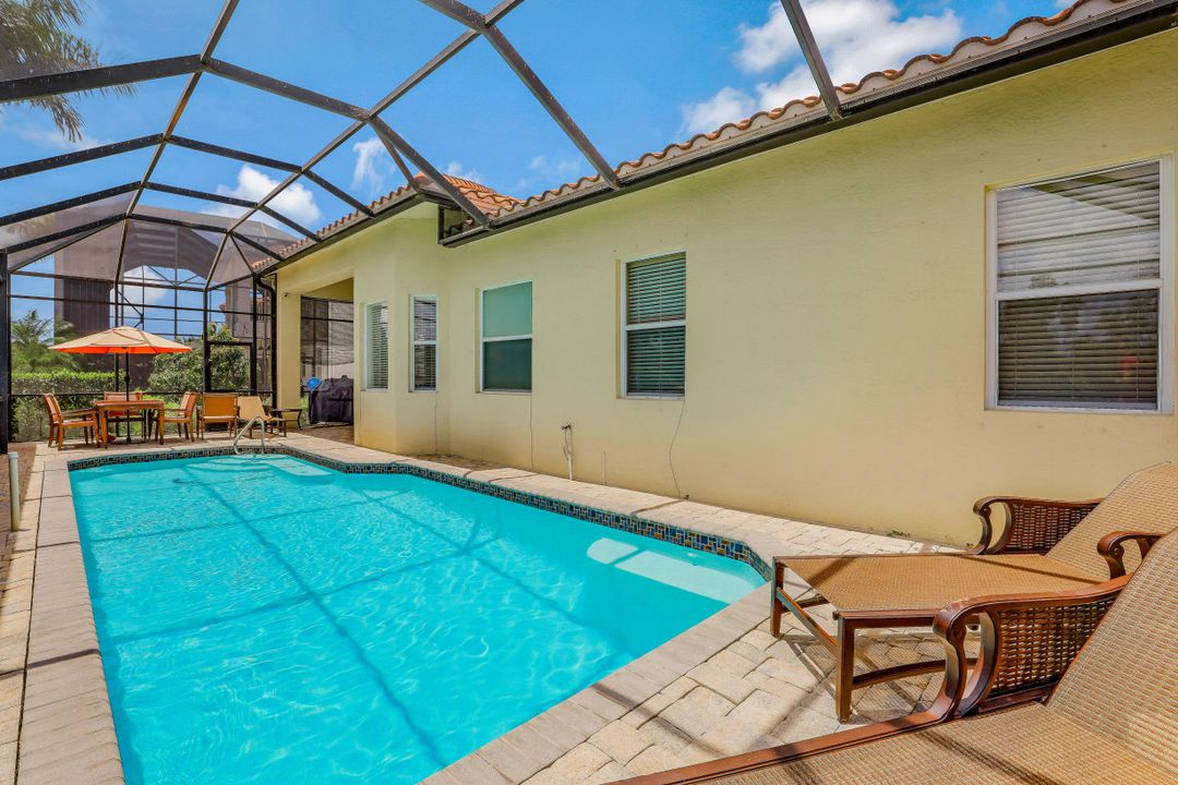 1717 Birdie Dr, Naples, FL 34120