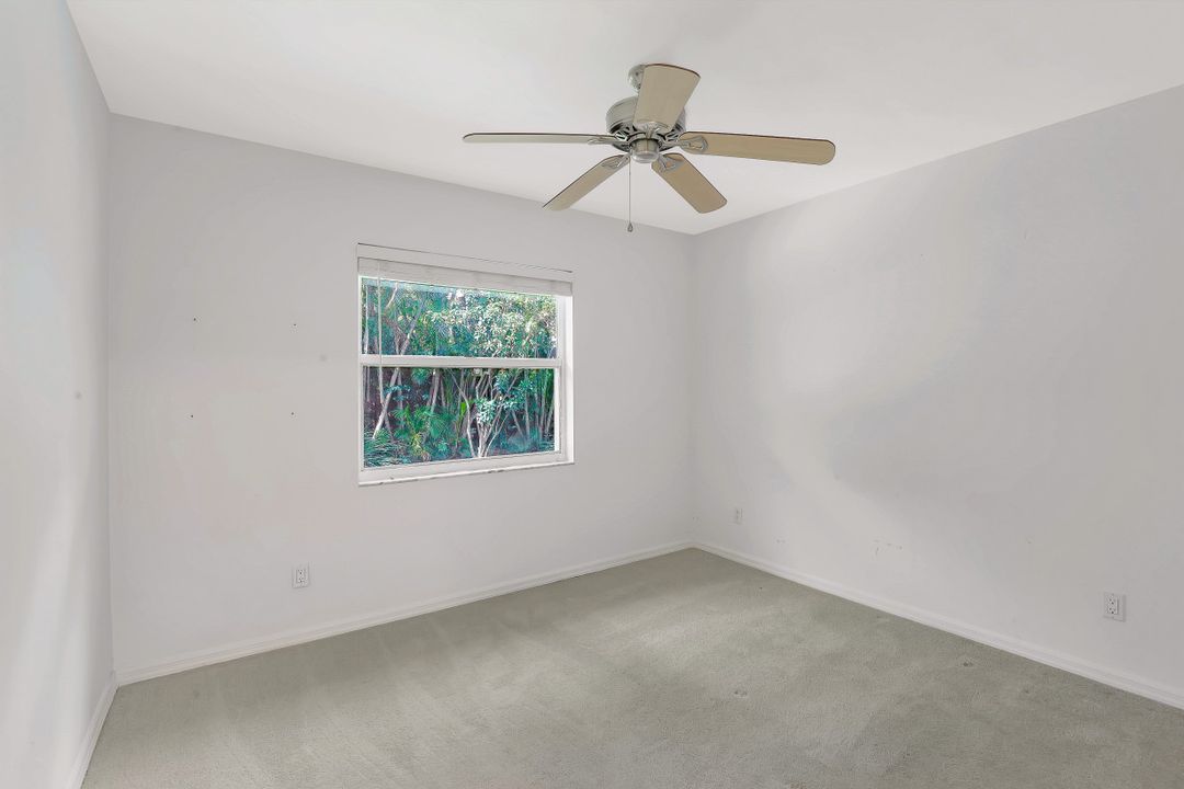 1010 Moon Lake Dr, Naples, FL 34104