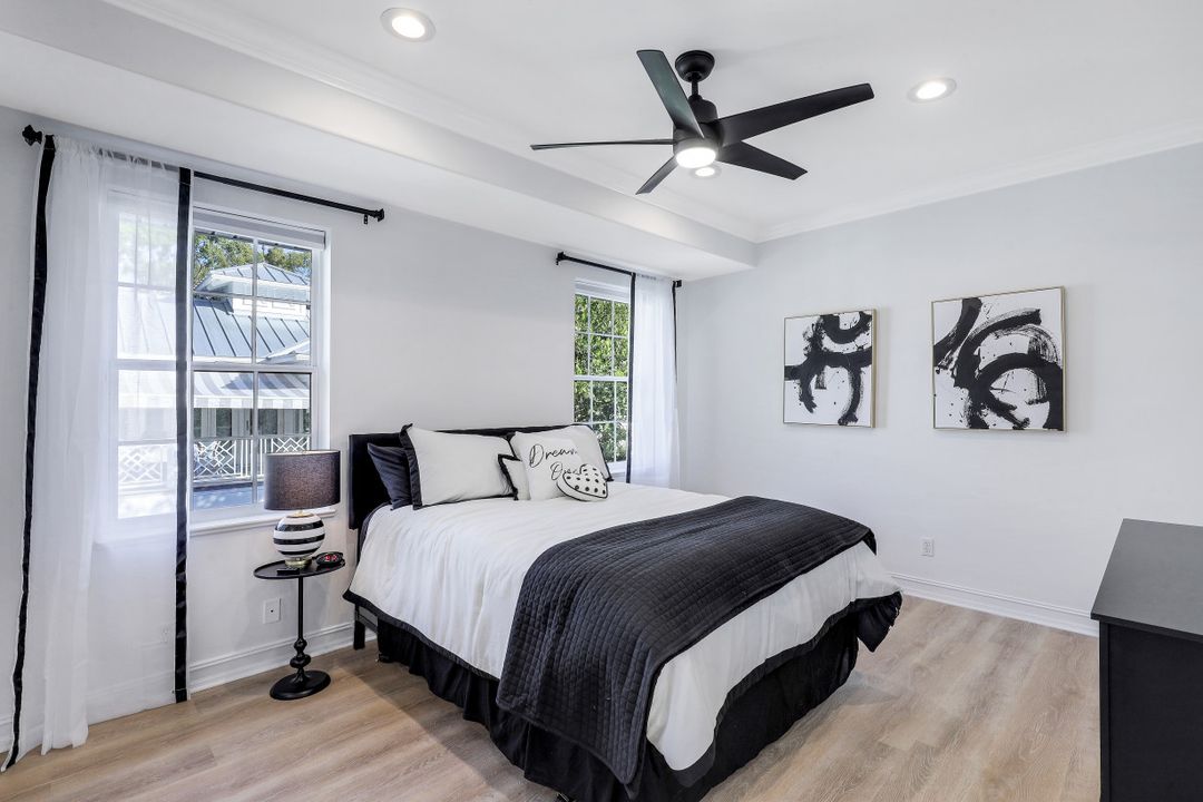 160 3rd St N, Naples, FL 34102