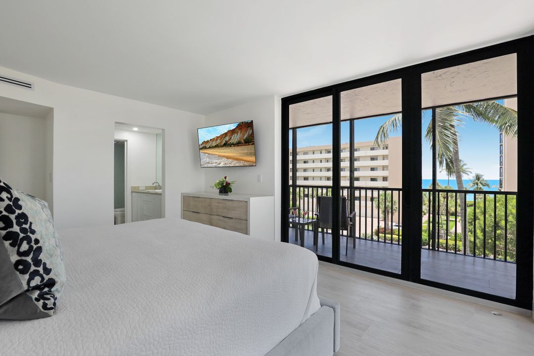 10482 Gulf Shore Dr #231, Naples, FL 34108