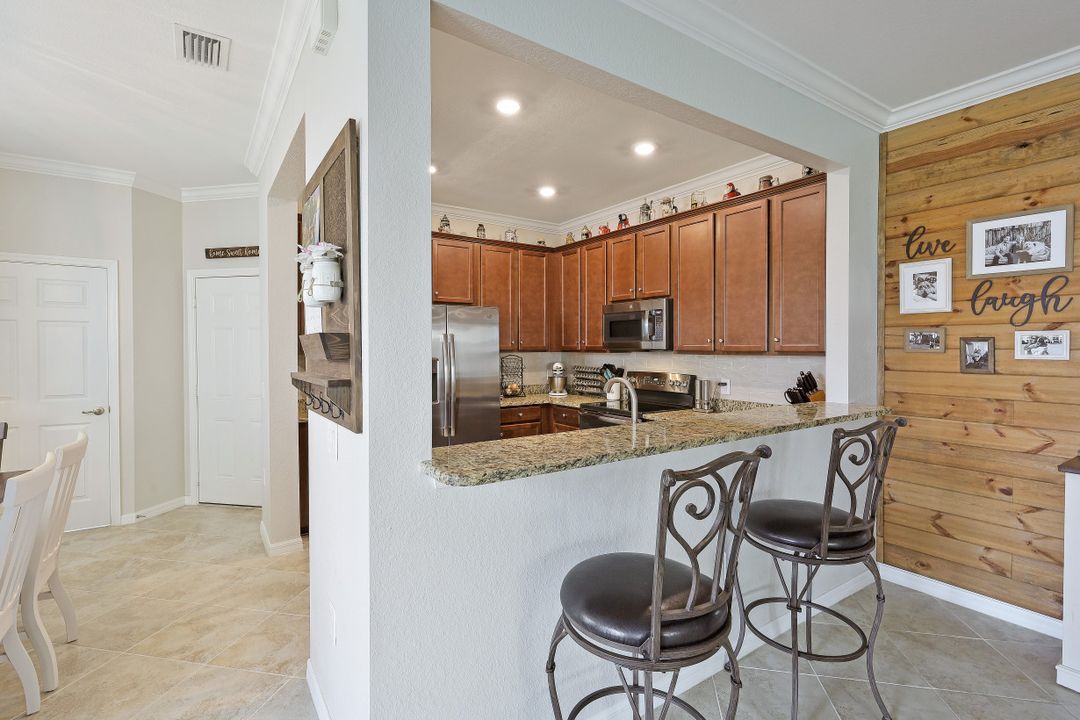 2727 Blossom Wy, Naples, FL 34120