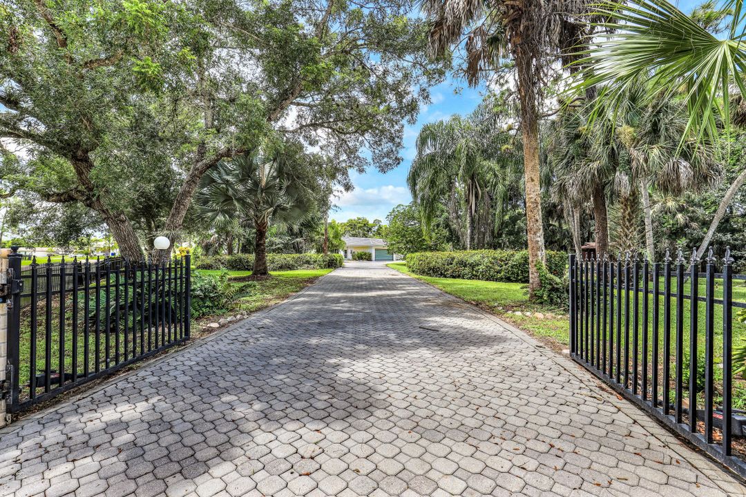 27126 Rue De Paix, Bonita Springs, FL 34135