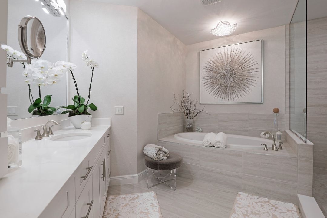 16379 Viansa Way #102, Naples, FL 34110