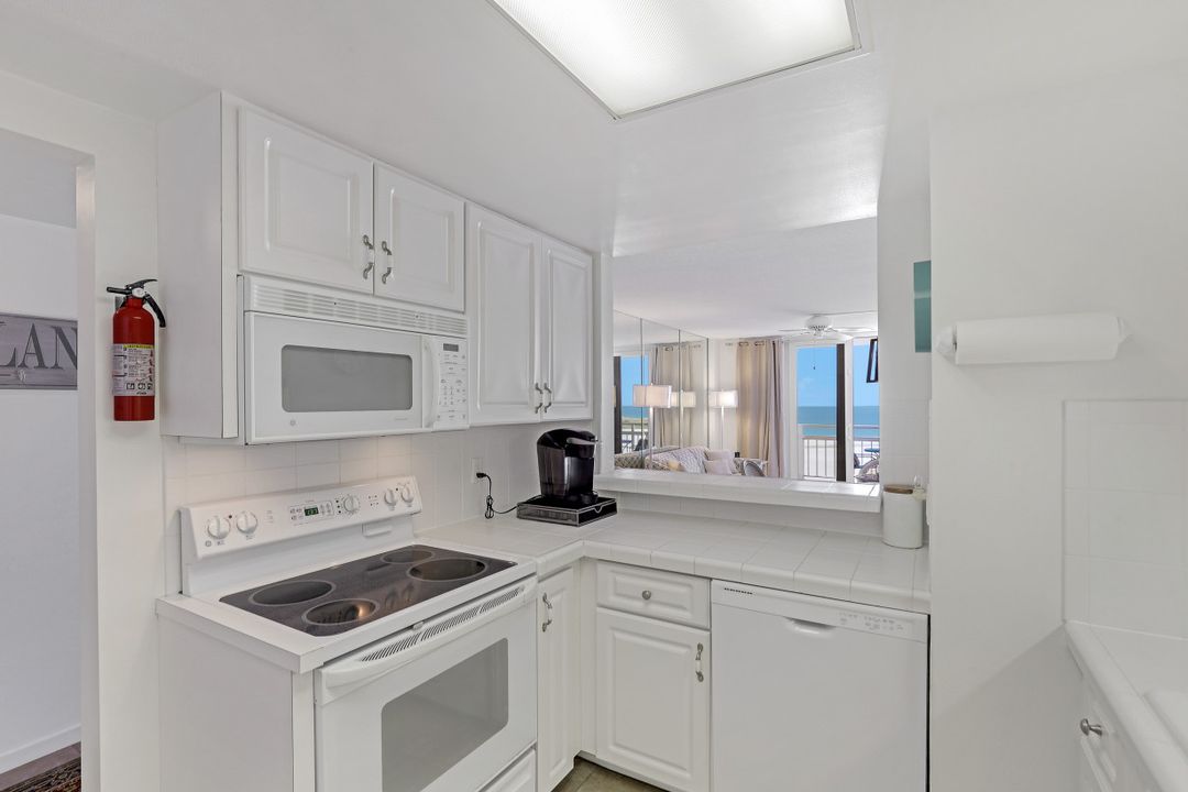 180 Seaview Ct #817, Marco Island, FL 34145
