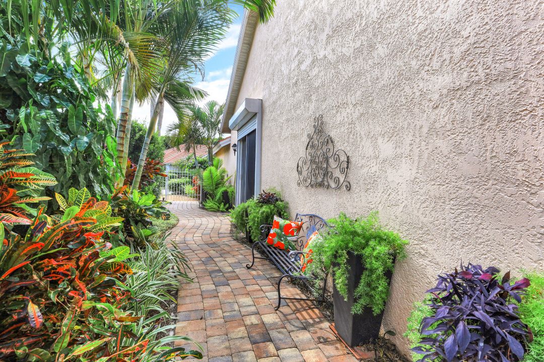 2180 Paget Cir, Naples, FL 34112