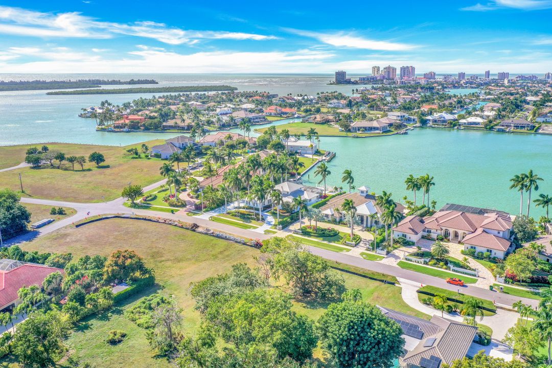 881 Inlet Dr, Marco Island, FL 34145