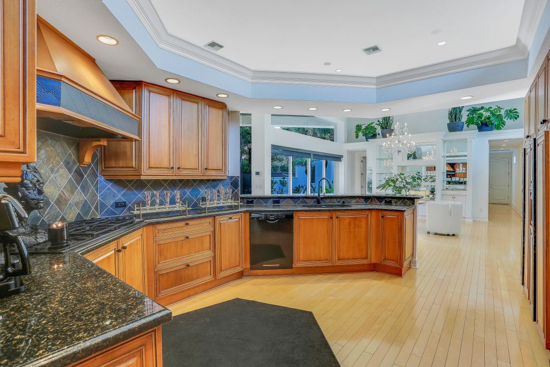 1108 Grand Isle Dr, Naples, FL 34108