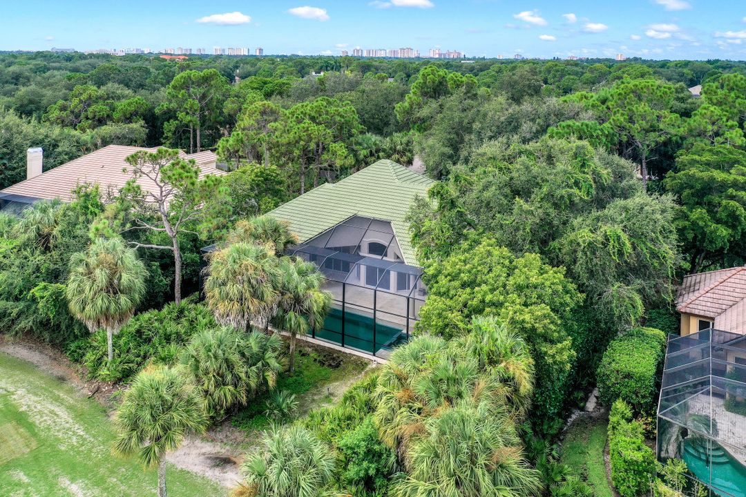 987 Barcarmil Way, Naples, FL 34110