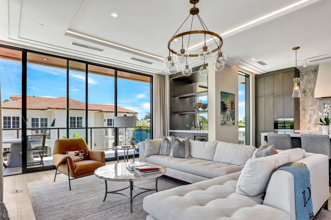 505 5th Ave S #303, Naples, FL 34102