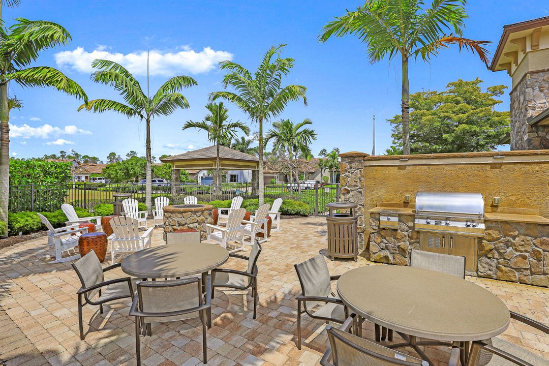 16341 Camden Lakes Cir, Naples, FL 34110