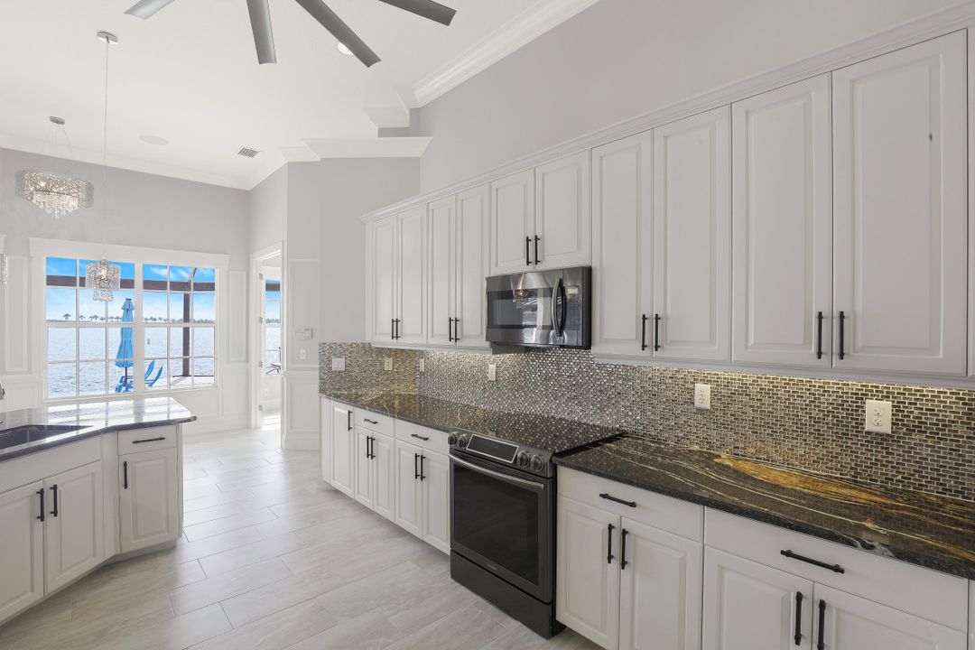 8826 Spinner Cove Ln, Naples, FL 34120