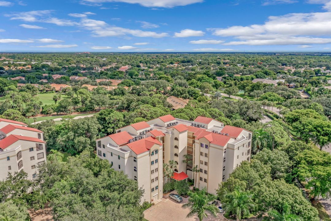 6500 Valen Way #402, Naples, FL 34108