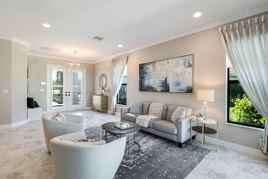 2827 Thunder Bay Circle, Naples, FL 34119