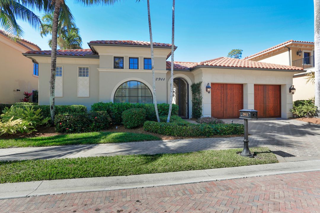 2911 Tiburon Blvd E, Naples, FL 34109