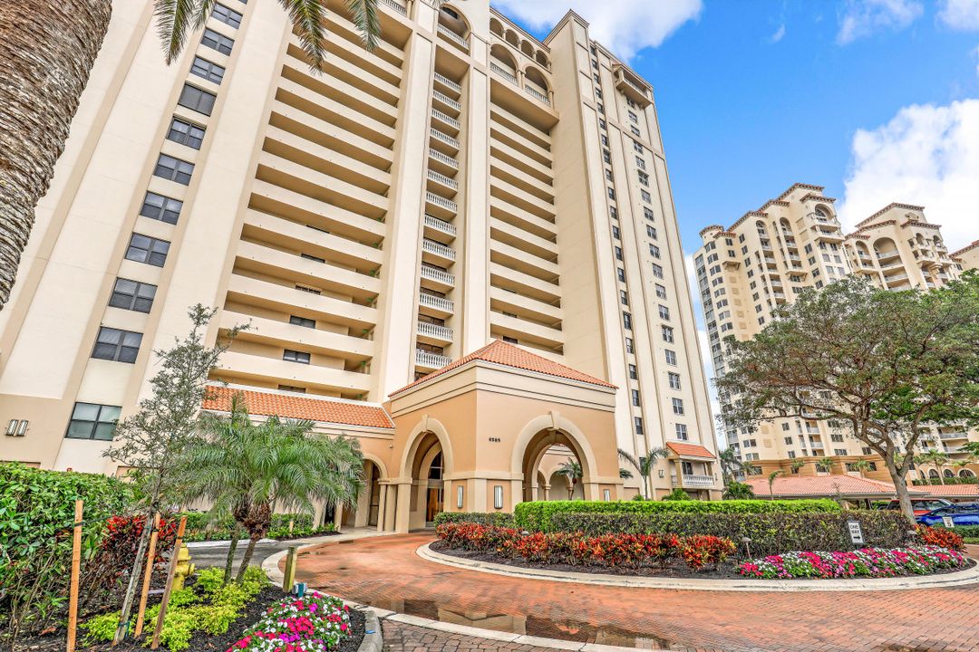 6585 Nicholas Blvd #703, Naples, FL 34108