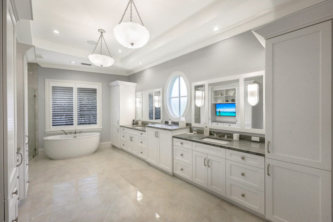 261 Hideaway Cir N, Marco Island, FL 34145