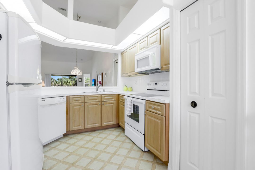 28080 Cavendish Ct  #2010, Bonita Springs, FL 34135