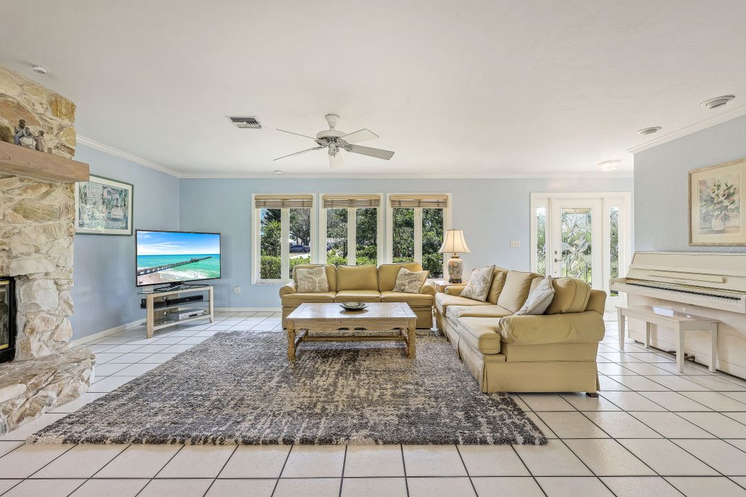 1135 26th Ave N, Naples, FL 34103