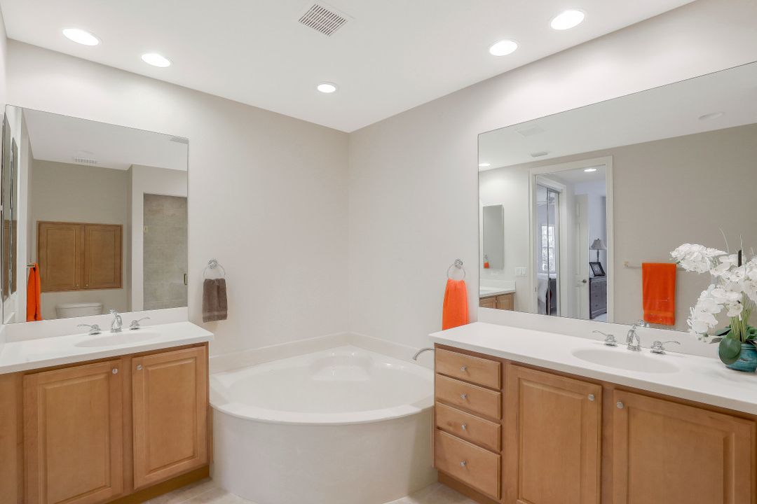 7849 Hawthorne Terrace #802, Naples, FL 34113