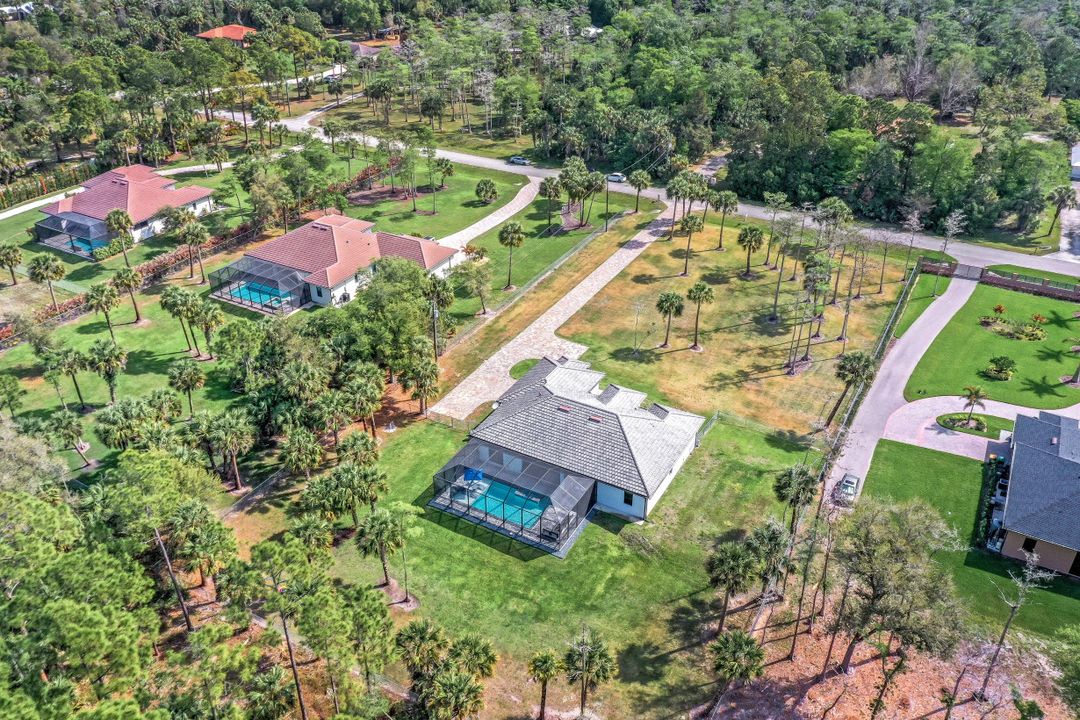 481 7th St NW, Naples, FL 34120