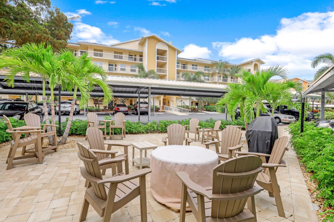 320 Horse Creek Dr #403, Naples, FL 34110