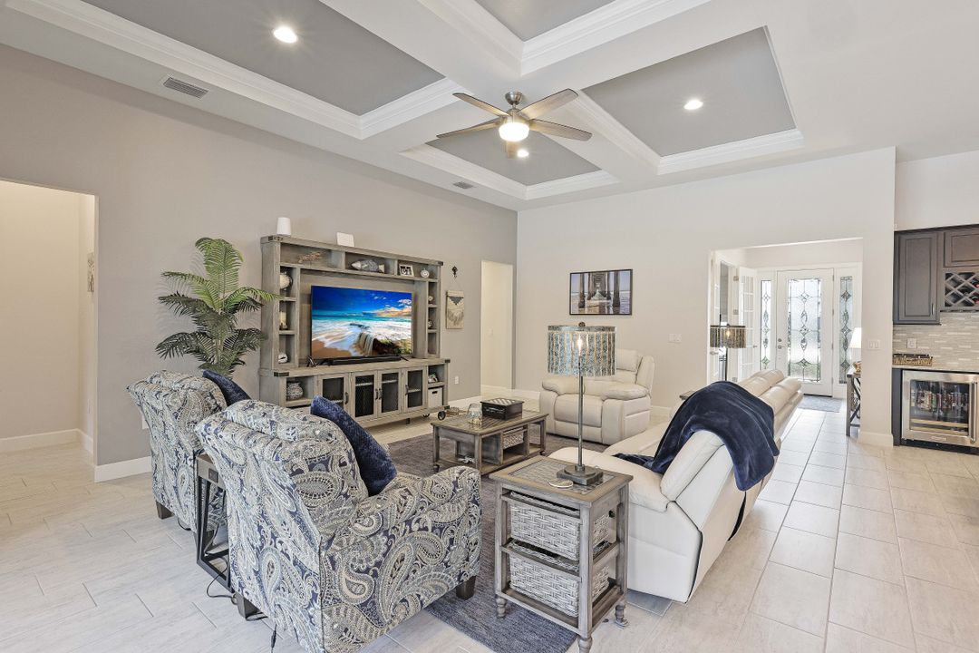 9431 Greyhawk Trl, Naples, FL 34120