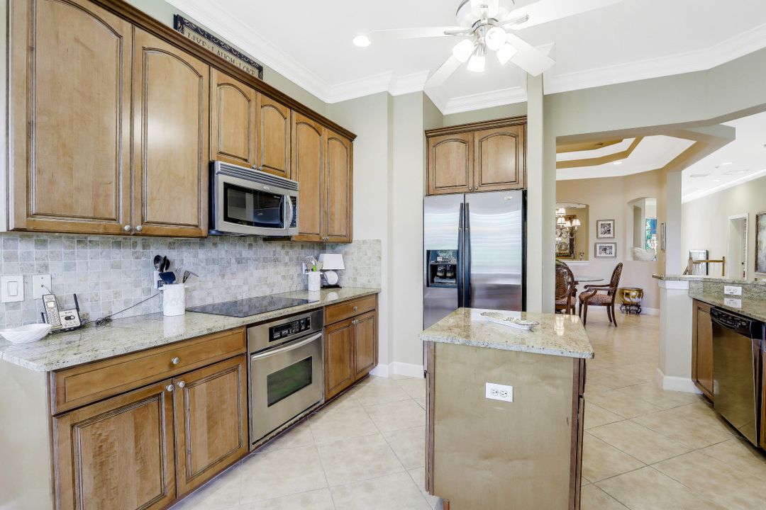 9201 Quartz Ln #202, Naples, FL 34120