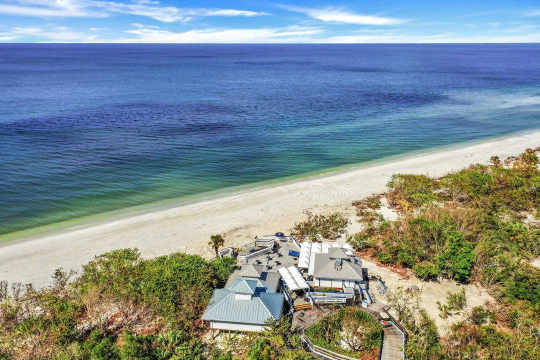 5601 Turtle Bay Dr, Naples, FL 34108