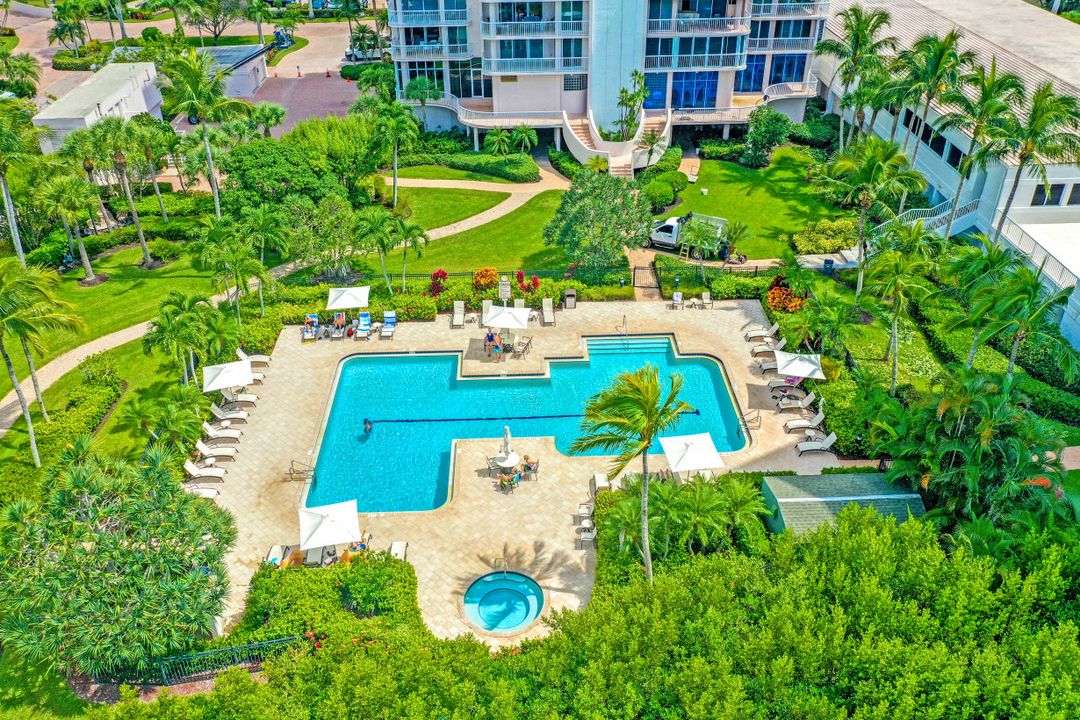 40 Seagate Dr #1004, Naples, FL 34103