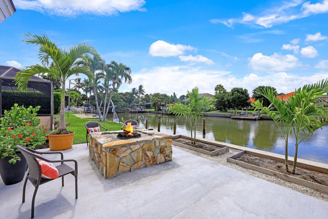 438 Lagoon Ave, Naples, FL 34108
