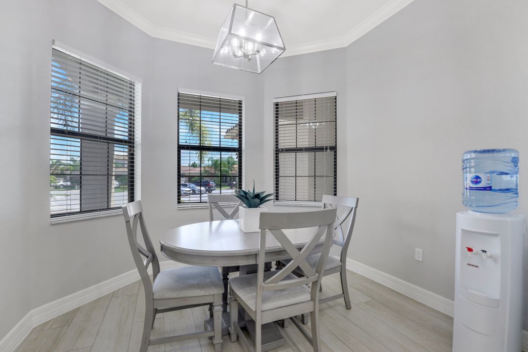 4167 Crescent Ct, Naples, FL 34119