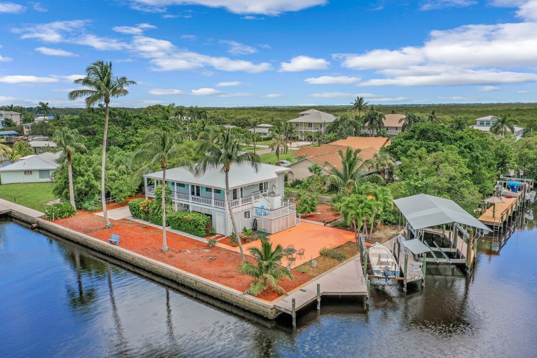 2825 Tern Ct, Saint James City, FL 33956