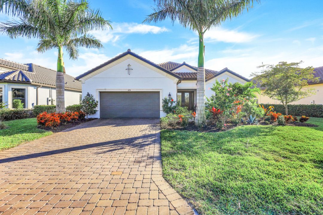 3274 Belon Ln, Naples, FL 34114