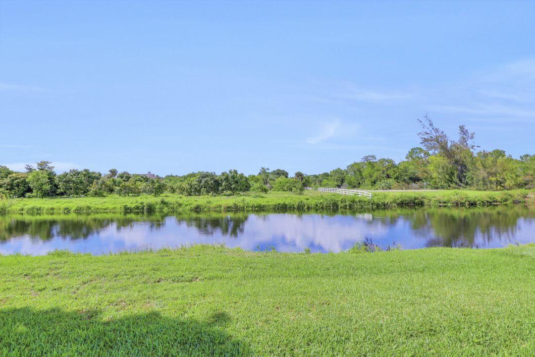 1087 Tivoli Dr, Naples, FL 34104