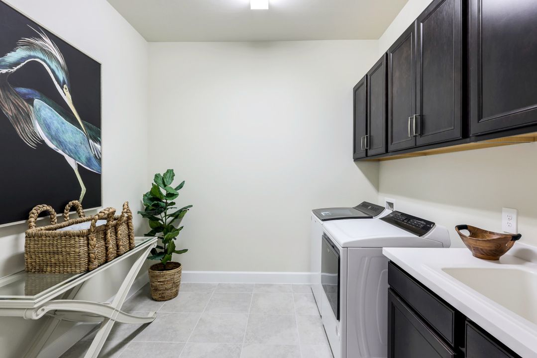 9528 Curlew Dr, Naples, FL 34120