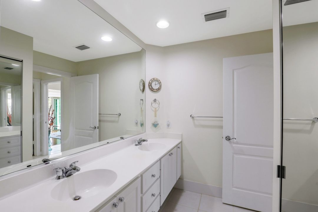 3868 Yakobi Ln, Naples, FL 34119