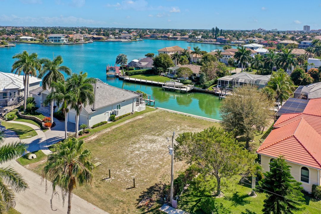 979 Daisy Ct, Marco Island, FL 34145