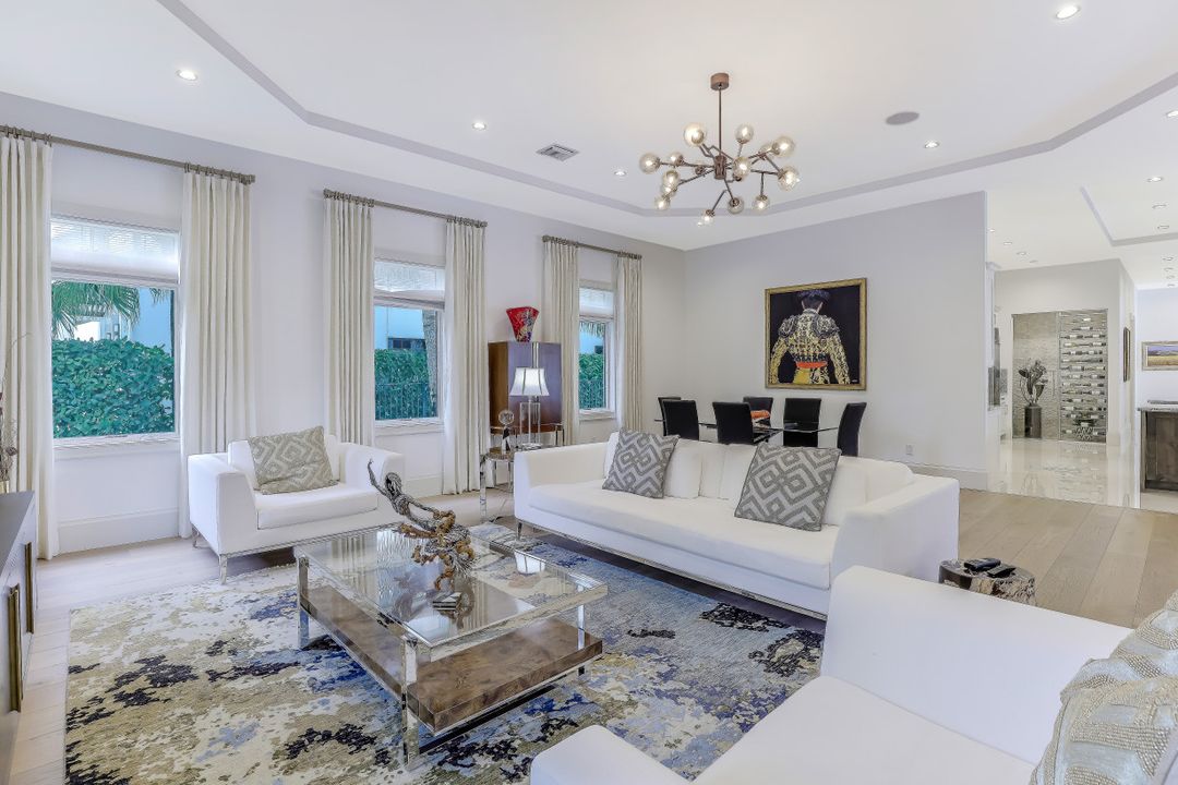 1824 Alamanda Dr, Naples, FL 34102