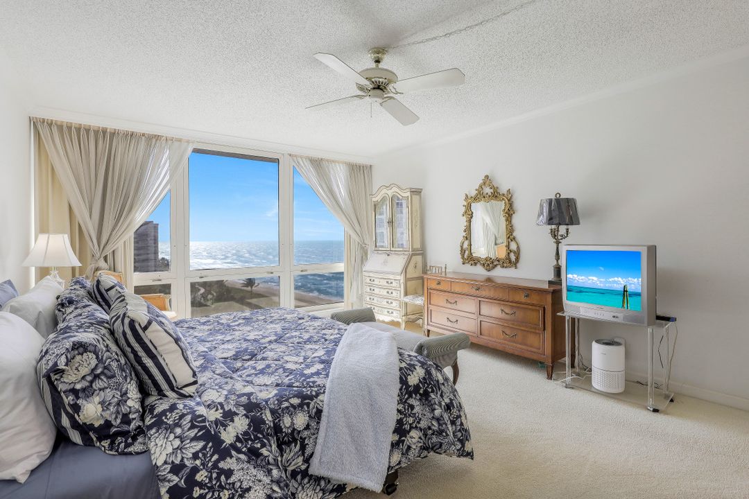 4051 Gulf Shore Blvd N #1105, Naples, FL 34103