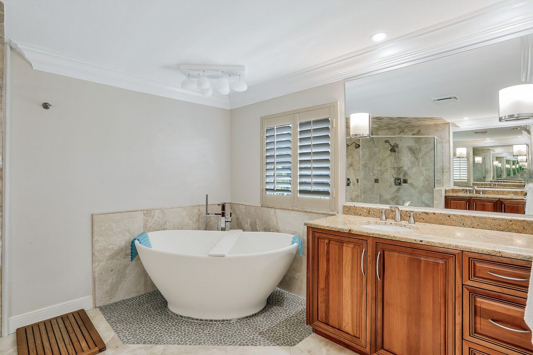 151 Bayview Ave, Naples, FL 34108